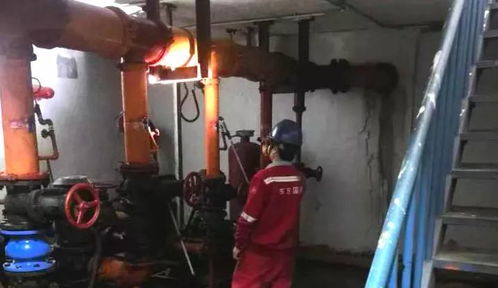 現(xiàn)場(chǎng)巡查交接，守護(hù)生產(chǎn)防線——上海寰宇廣州箱廠卓越班組建設(shè)報(bào)道之一